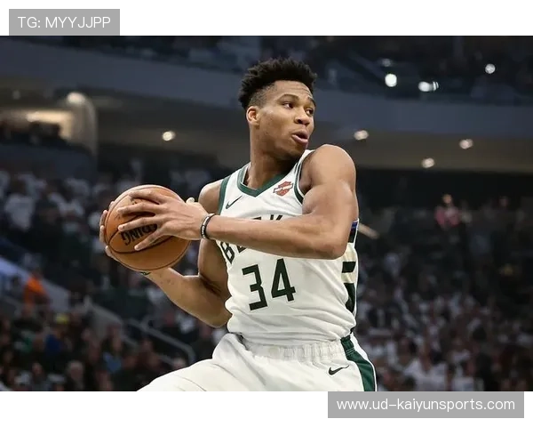 字母哥低调参加教堂活动,被称为“朴实巨星” 字母哥低调参加教堂活动,被称为“朴实巨星”